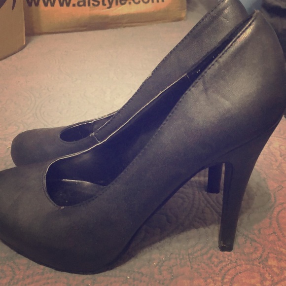 Black Heels - Picture 1 of 2